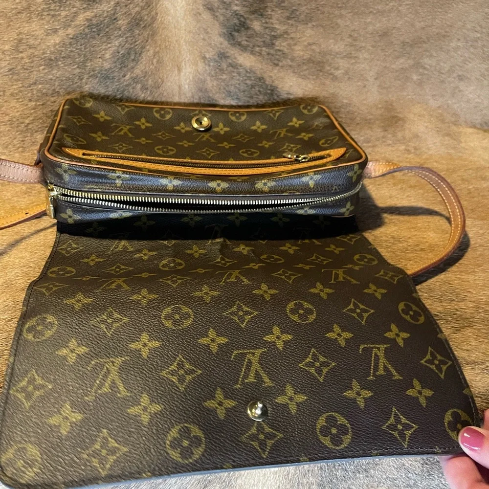 Louis Vuitton Saint Germain Monogram Canvas Crossbody Bag - Picture 4 of 8